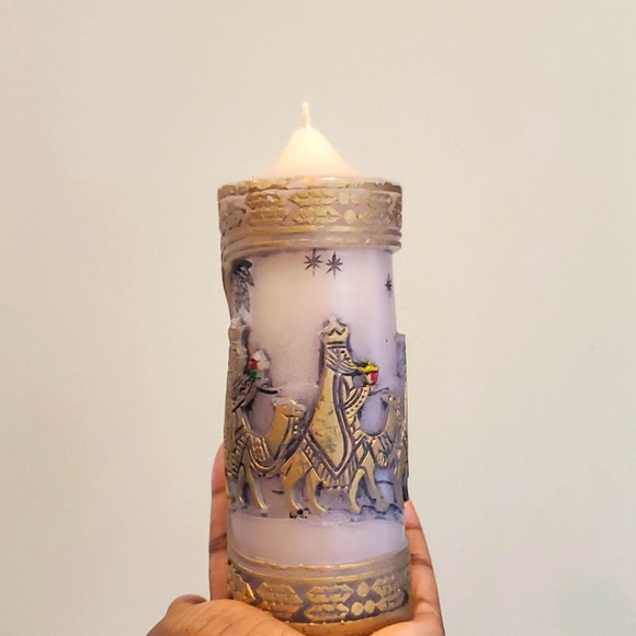 VINTAGE 3 WISE MEN MAGI PILLAR CANDLE DETAILED ENGRAVING & COLOR 6" H X 2.25" D - Picture 1 of 10